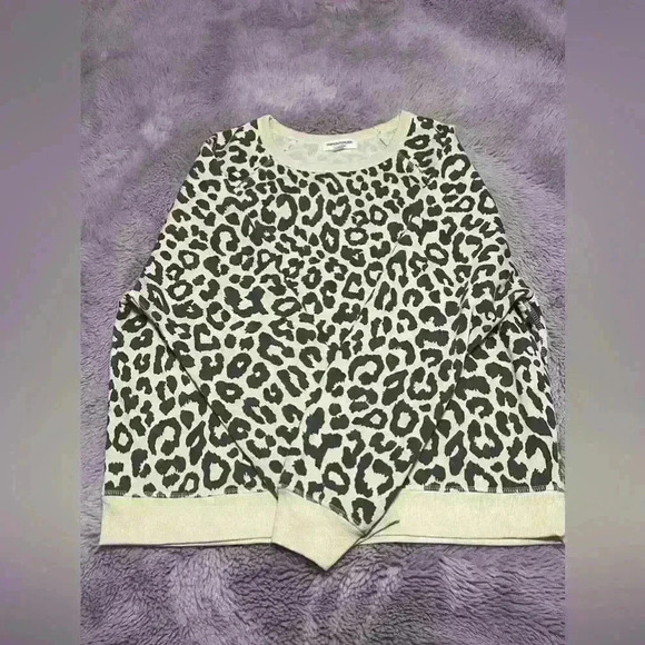 Grayson/Threads Tops - Grayson/Threads Large Animal Print Sweatshirt